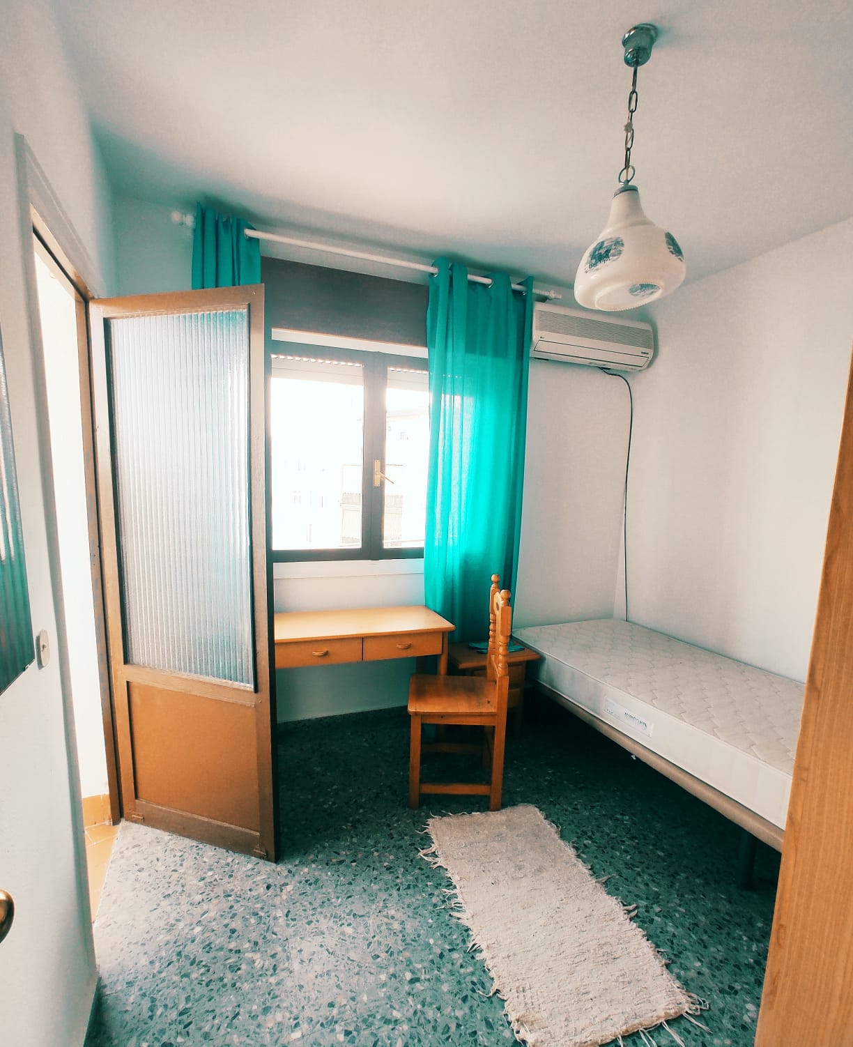 3 bedroom apartment with 2 bathrooms for rent in Estepona next to Plaza de Huevo - mibgroup.es