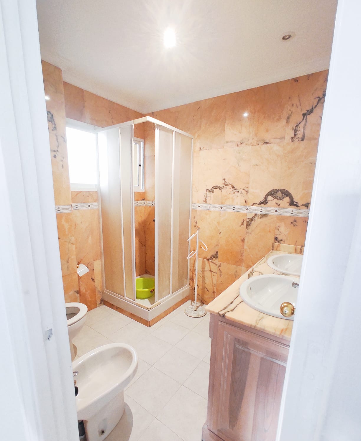 3 bedroom apartment with 2 bathrooms for rent in Estepona next to Plaza de Huevo - mibgroup.es