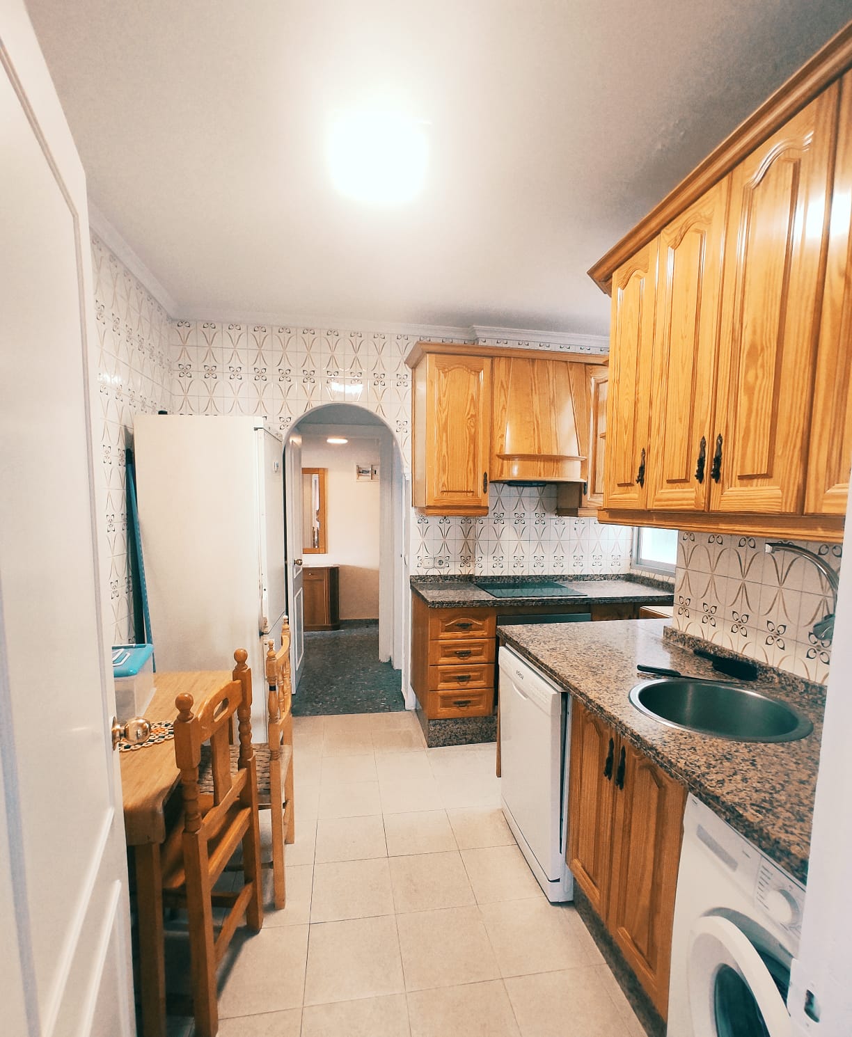 3 bedroom apartment with 2 bathrooms for rent in Estepona next to Plaza de Huevo - mibgroup.es