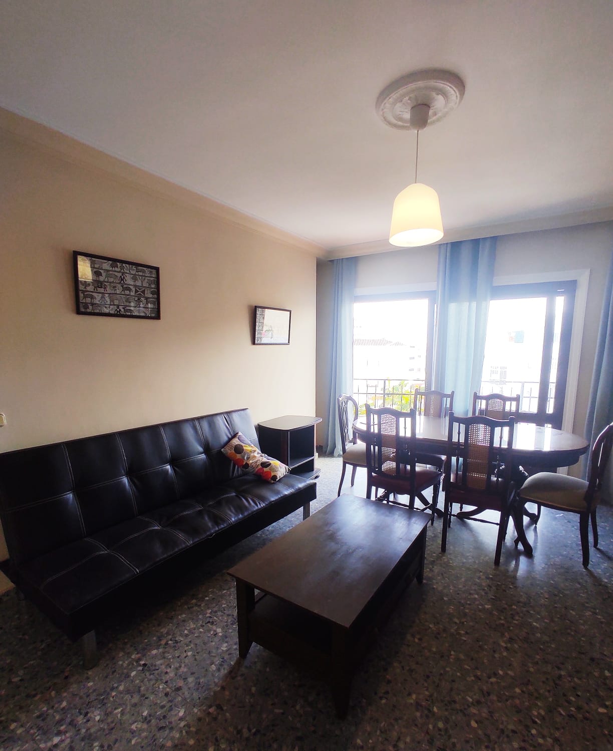 3 bedroom apartment with 2 bathrooms for rent in Estepona next to Plaza de Huevo - mibgroup.es