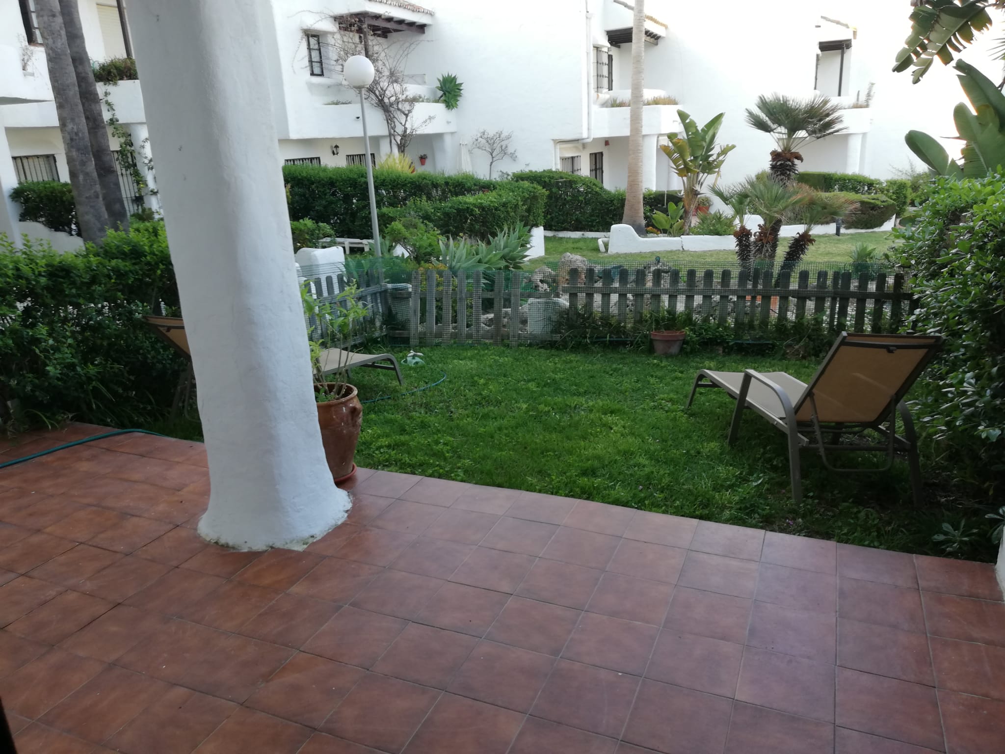 Adosado de 2 dormitorios en La Duquesa en alquiler en primera línea de mar - mibgroup.es