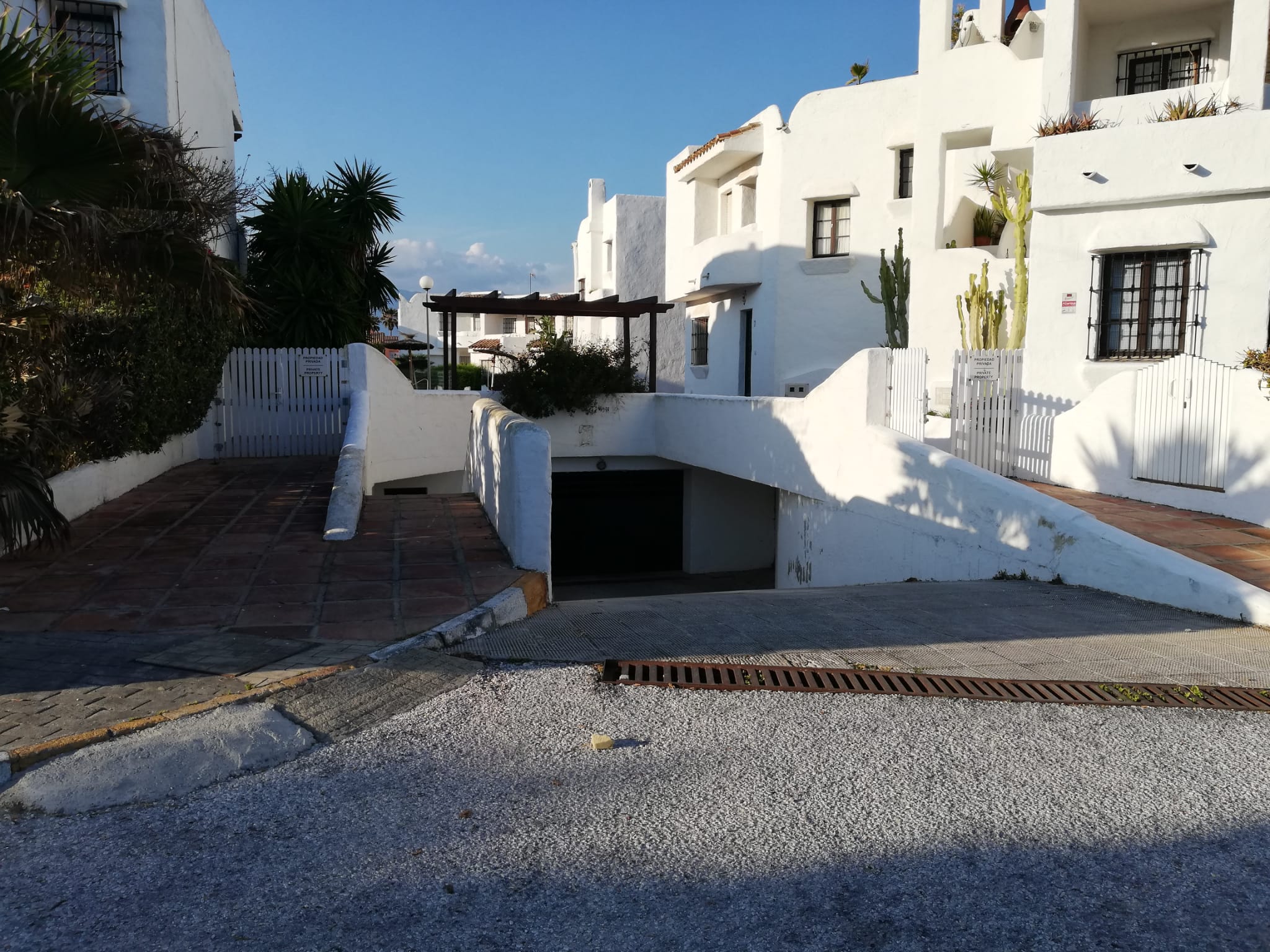 Adosado de 2 dormitorios en La Duquesa en alquiler en primera línea de mar - mibgroup.es