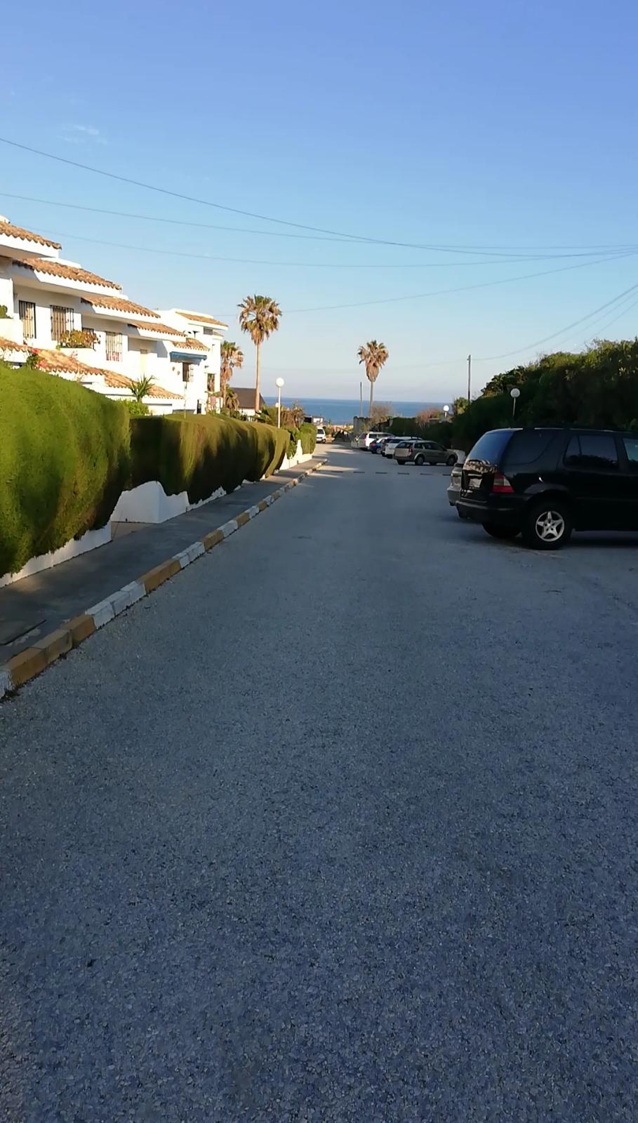 Adosado de 2 dormitorios en La Duquesa en alquiler en primera línea de mar - mibgroup.es