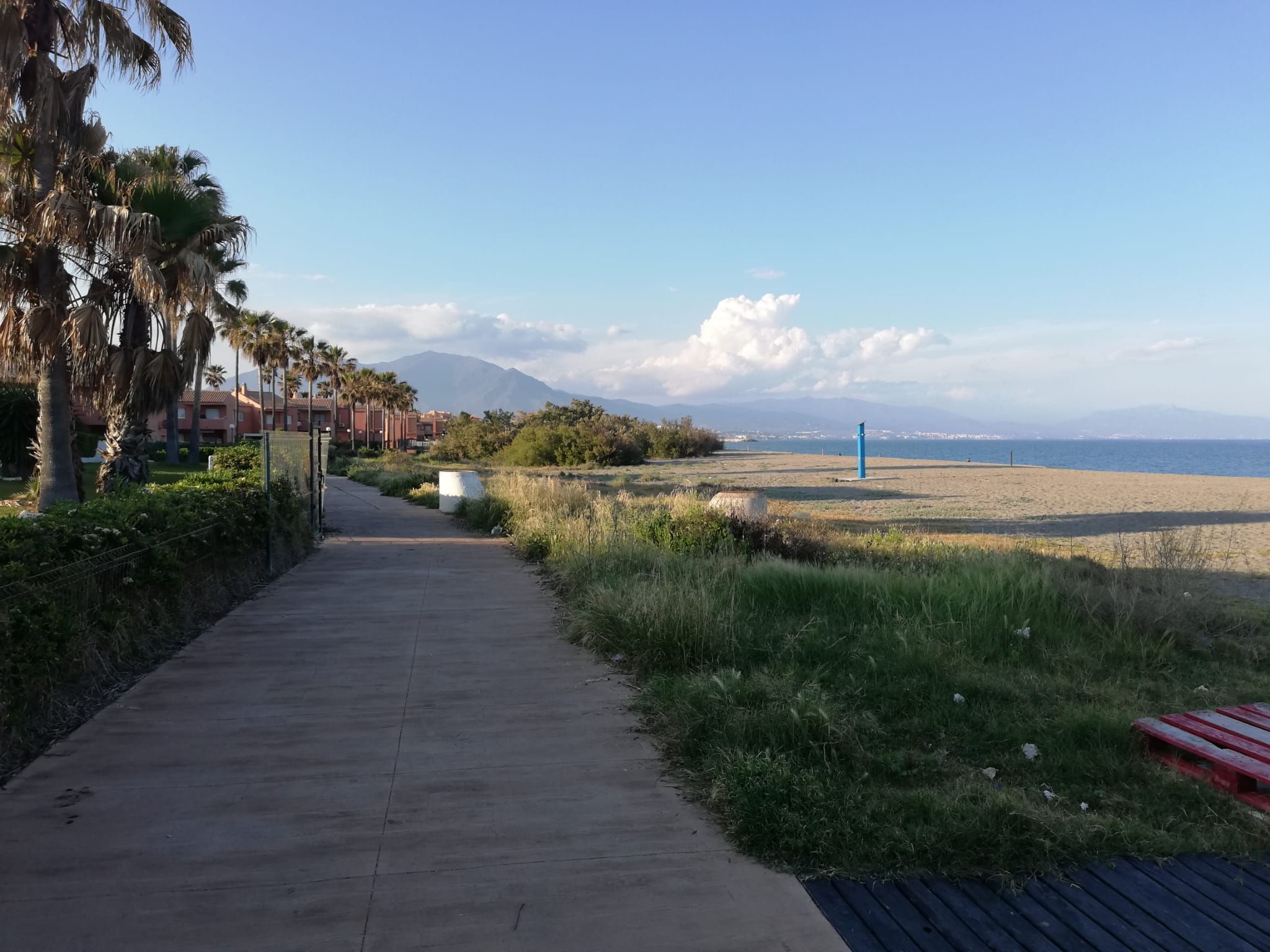 Adosado de 2 dormitorios en La Duquesa en alquiler en primera línea de mar - mibgroup.es