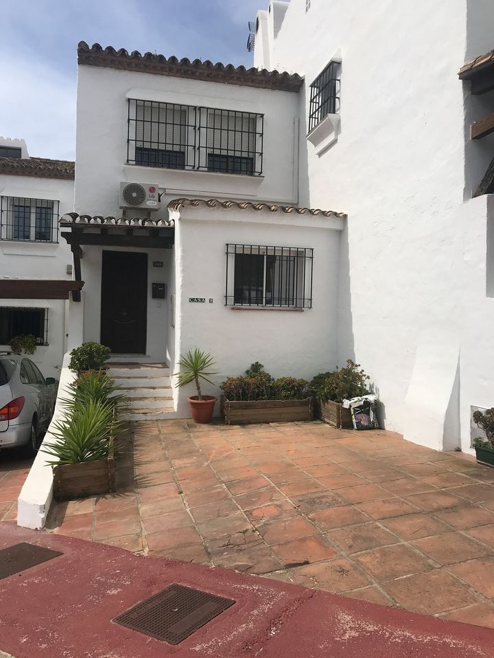 2 спальный таунхаус в аренду в Манильве - mibgroup.es