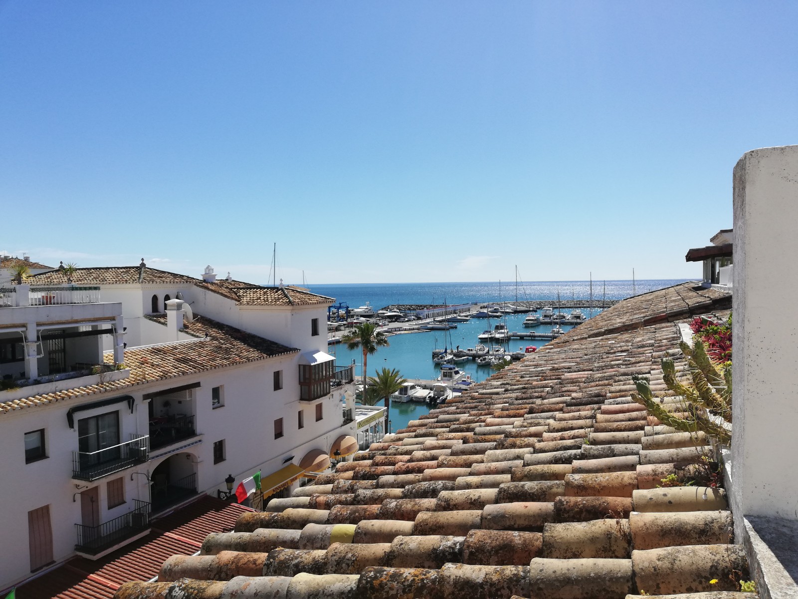 3 bedroom penthouse for rent in the port of La Duquesa with sea views - mibgroup.es