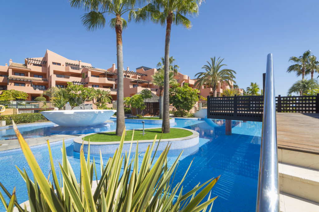 Two bedroom sea view luxury apartment in Estepona - mibgroup.es