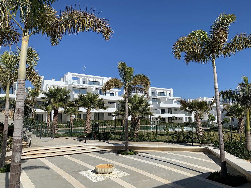 Magnificent new residential complex in El Paraiso next to the golf course - mibgroup.es