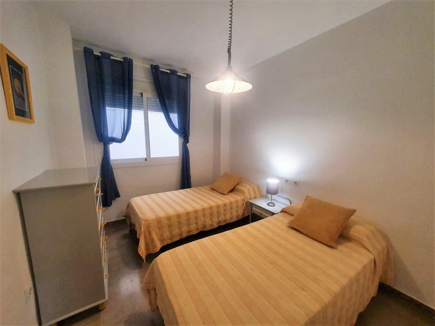 Apartamento de 2 dormitorios en alquiler en el puerto de Estepona - thumb - mibgroup.es