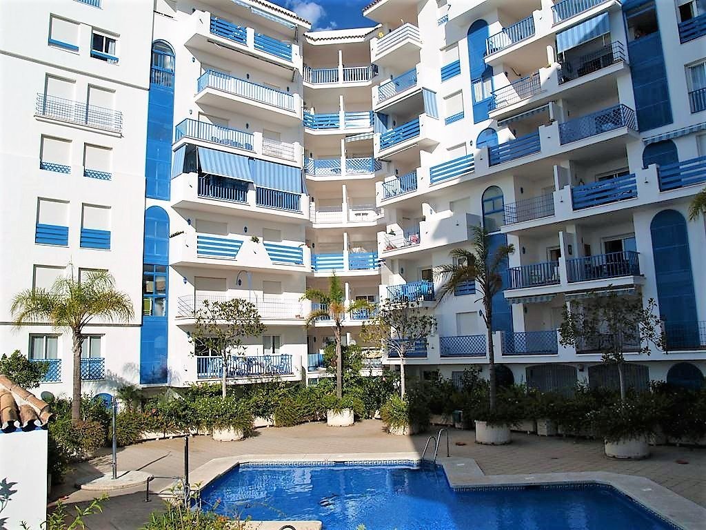 2 bedroom apartment for rent in the port of Estepona - mibgroup.es