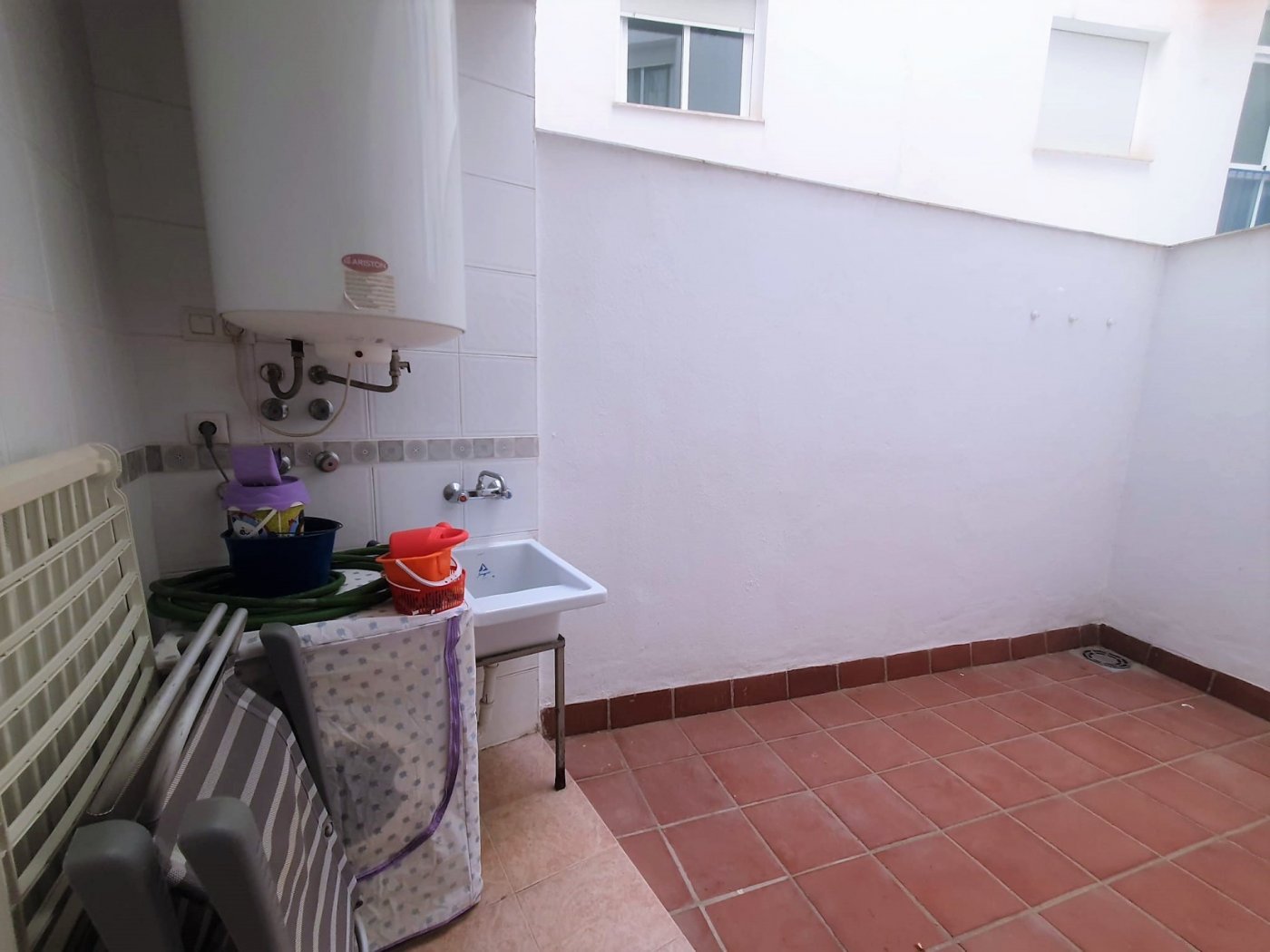 2 bedroom apartment for rent in the port of Estepona - mibgroup.es