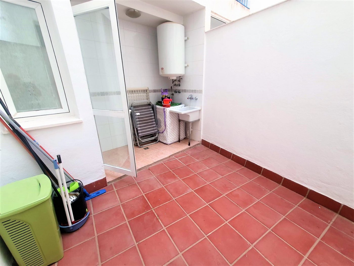 2 bedroom apartment for rent in the port of Estepona - mibgroup.es