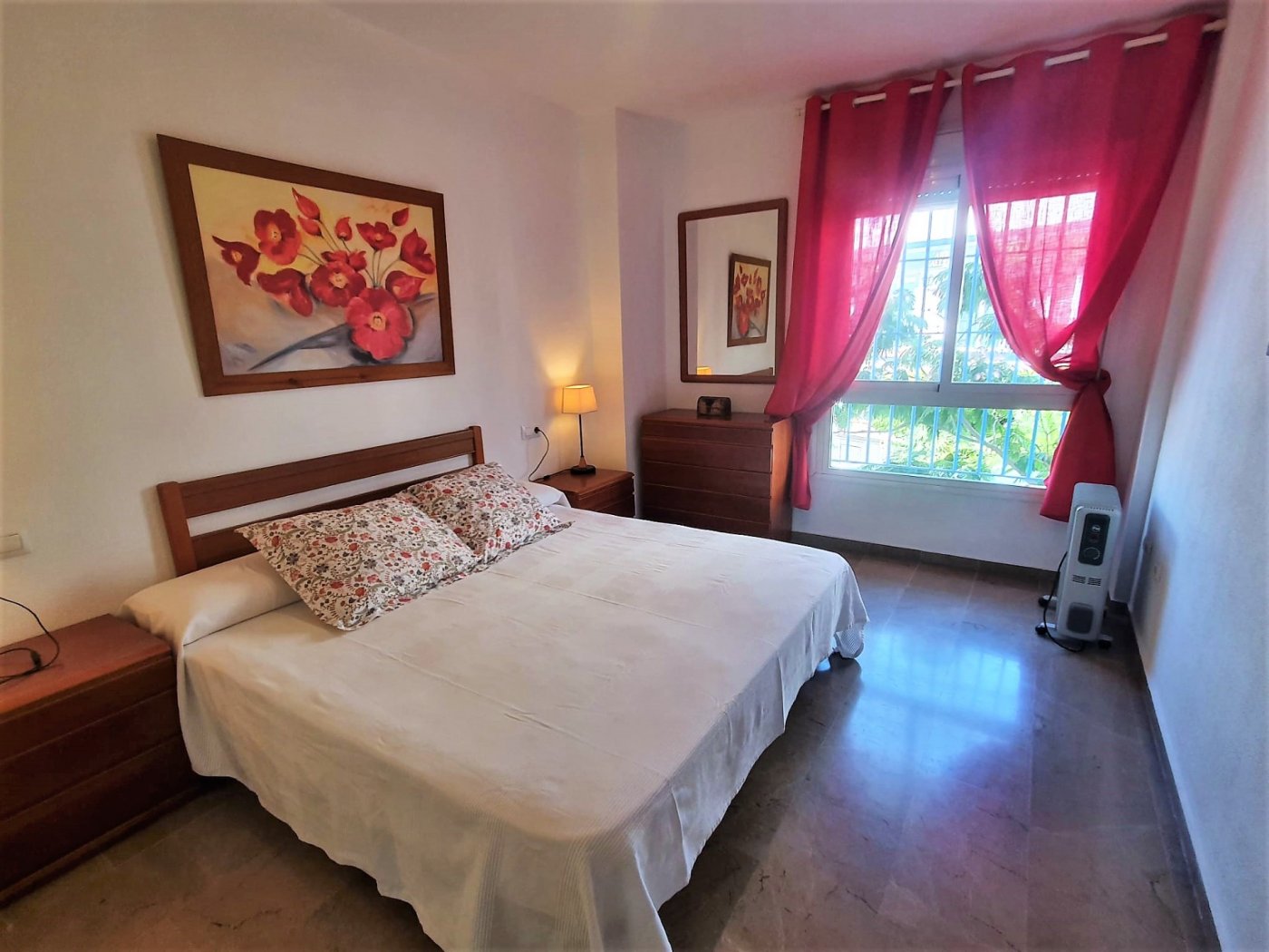 Apartamento de 2 dormitorios en alquiler en el puerto de Estepona - thumb - mibgroup.es