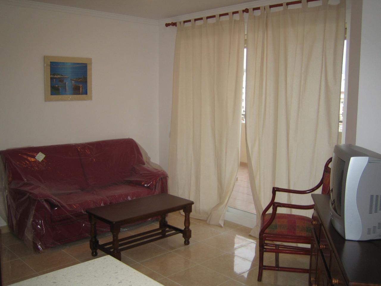 Se alquila apartamento de un dormitorio en el centro de Estepona - mibgroup.es