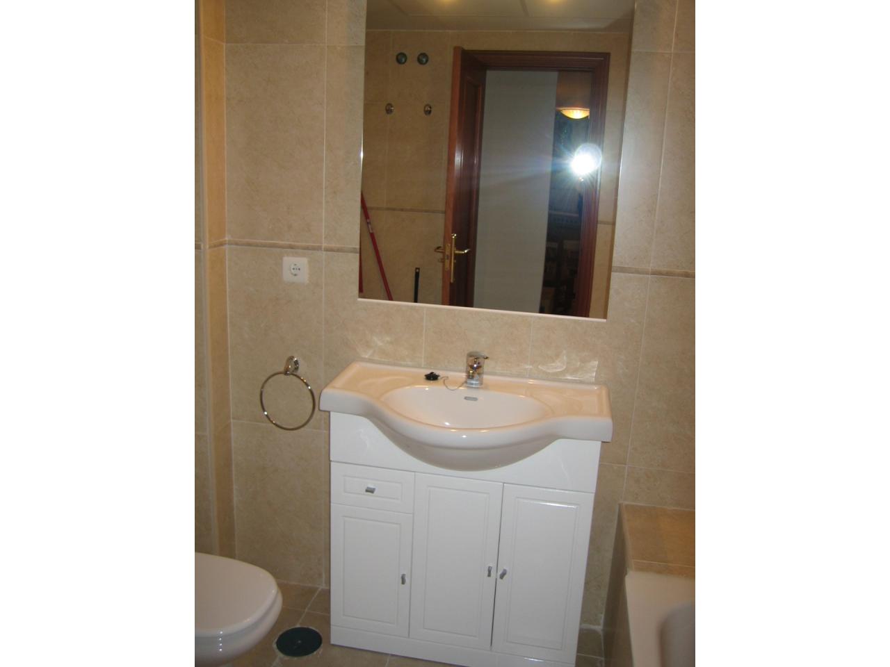 Se alquila apartamento de un dormitorio en el centro de Estepona - mibgroup.es