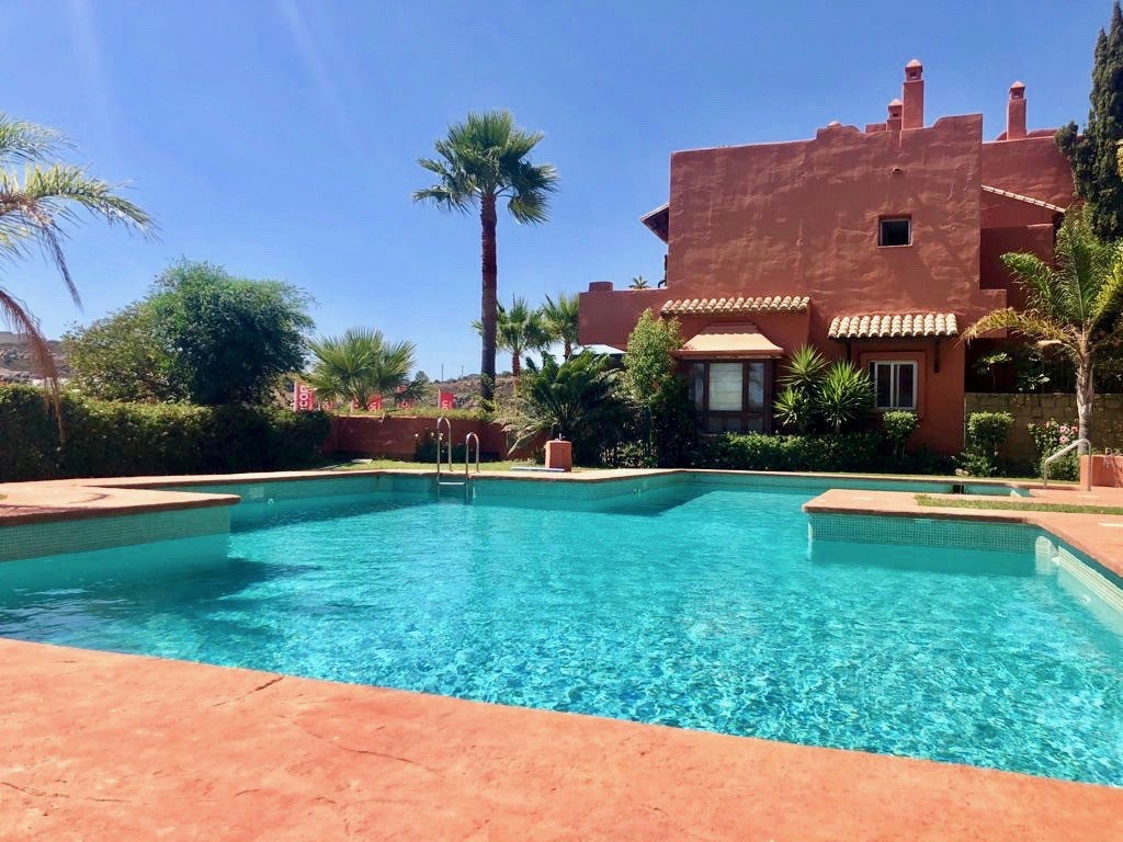 3 спальный таунхаус в аренду в Манильве - mibgroup.es