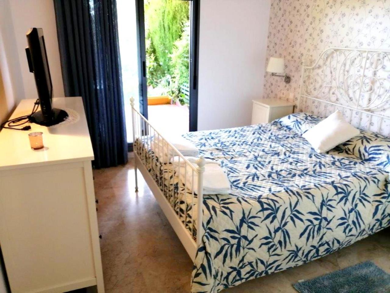 Se alquila piso de 2 dormitorios en Manilva con vistas al mar - mibgroup.es