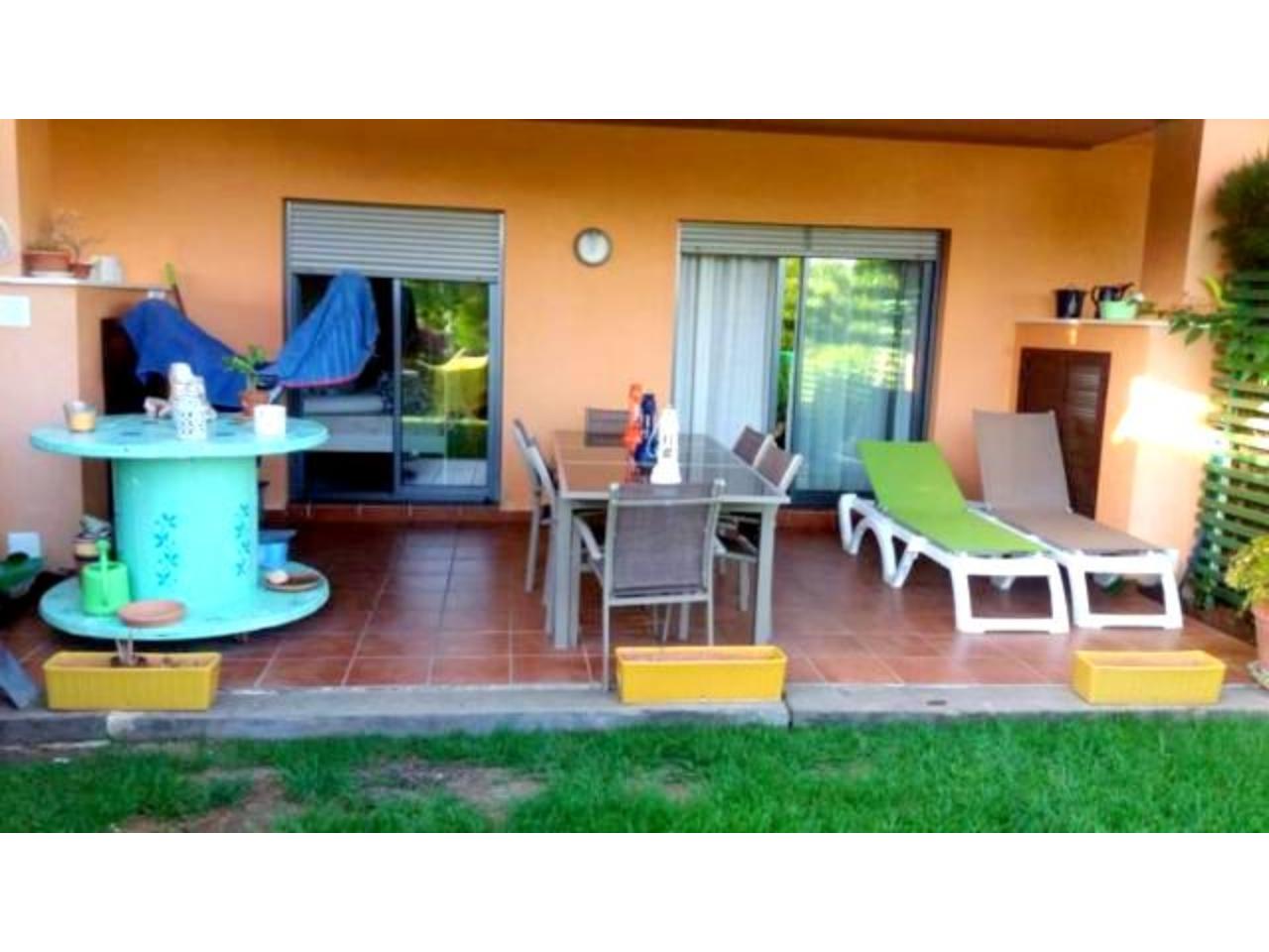 2 bedroom apartment in Manilva with sea views for rent - mibgroup.es