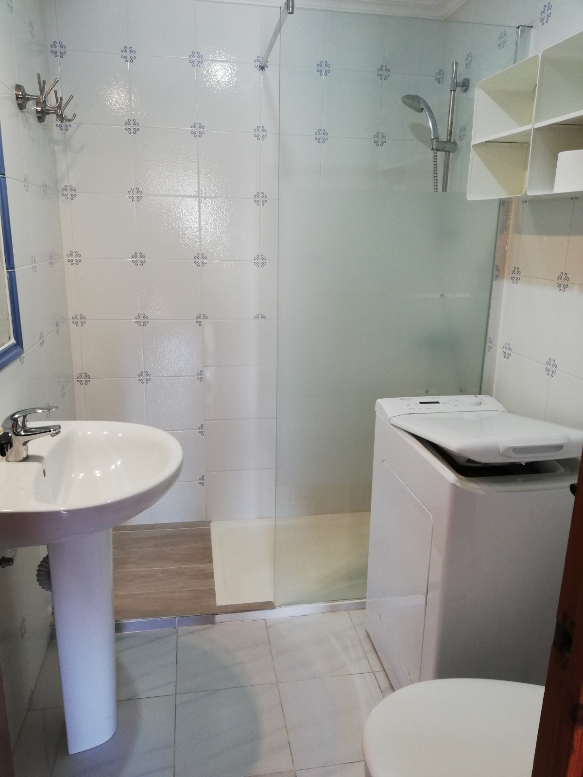 Ático de un dormitorio en alquiler en Sabinillas con vistas al mar - mibgroup.es