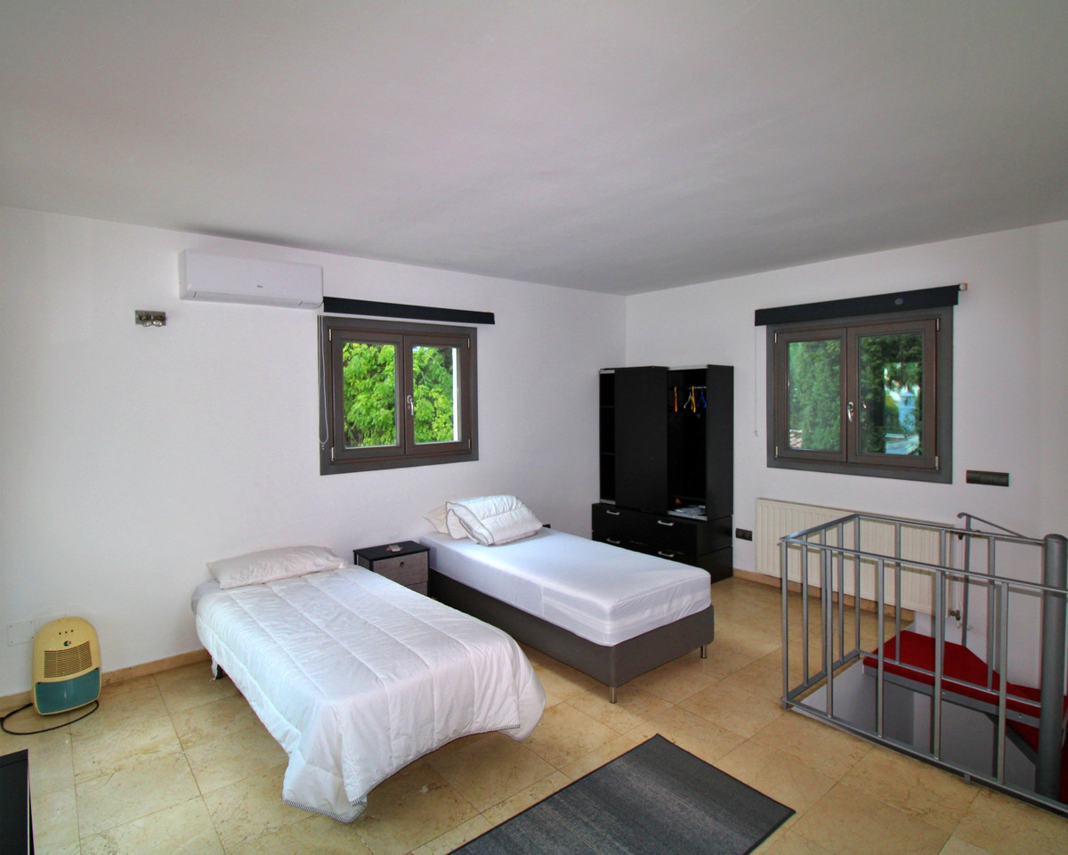 3 bedroom golden mile villa for sale - thumb - mibgroup.es