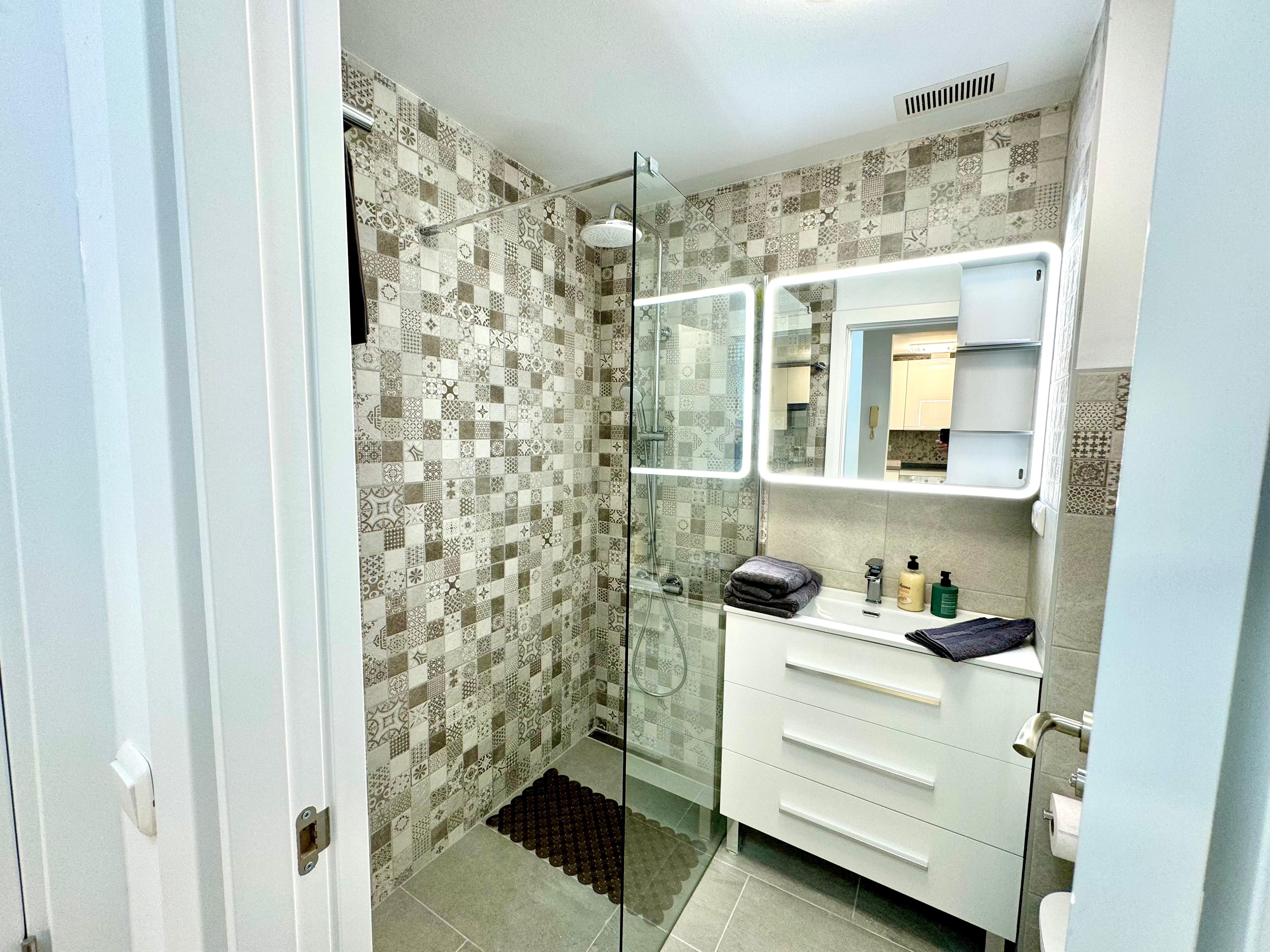 Апартаменты с 1 спальней в порту Эстепоны, первая линия моря - mibgroup.es