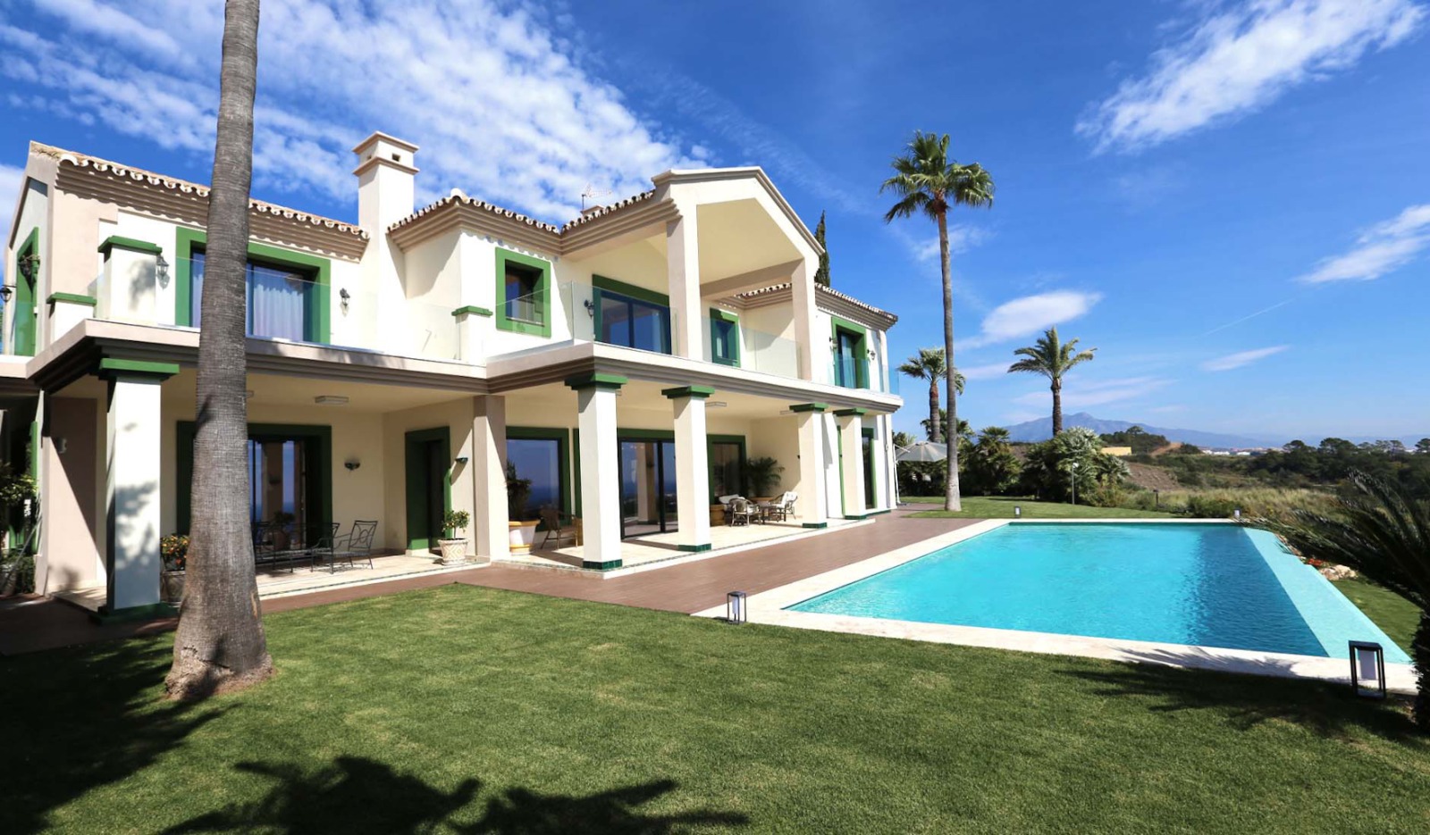 Villa de Lujo en Alquiler a Largo Plazo en Selwo - mibgroup.es