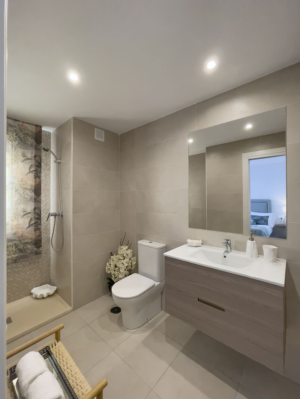 Contemporary Two-Bedroom Home in Seaside Residential Area - mibgroup.es