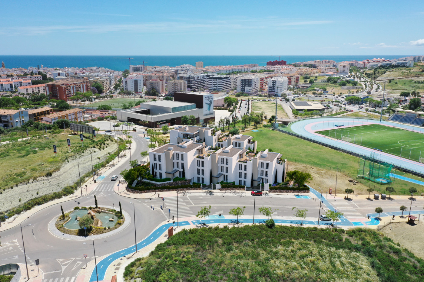 Modern 2-Bedroom Apartment with Terrace in Estepona - mibgroup.es