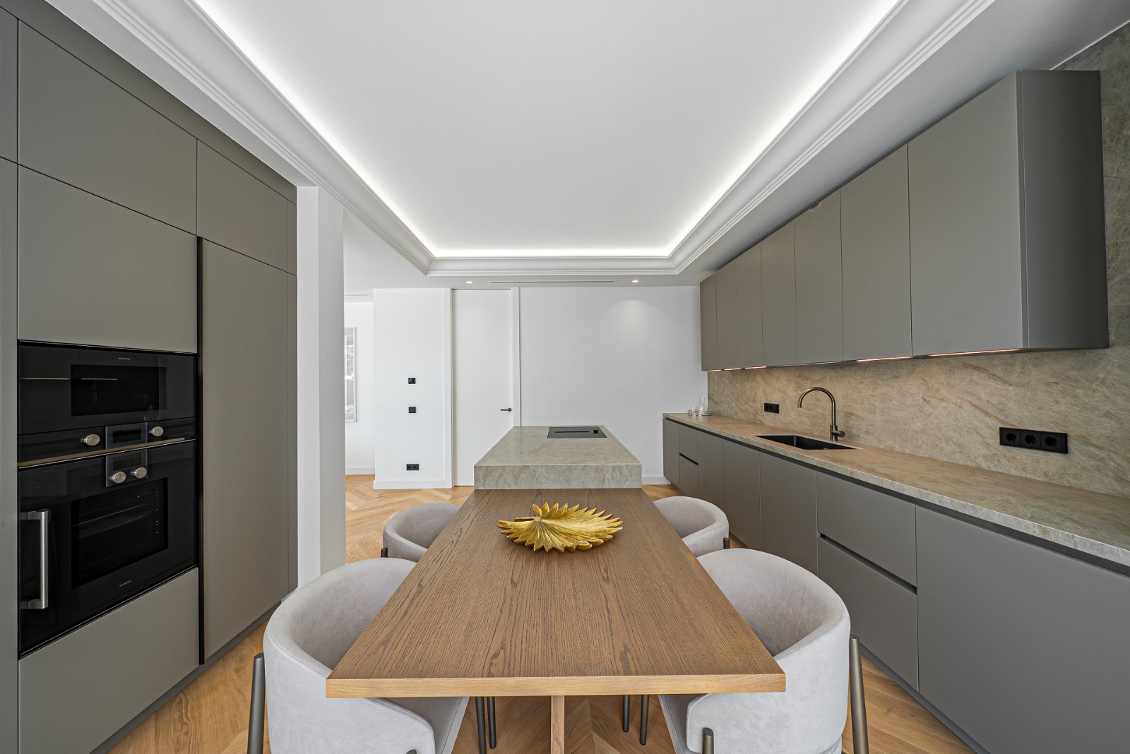 Elegant Villas in Marbella's Golden Mile – Lomas de Marbella Club - mibgroup.es