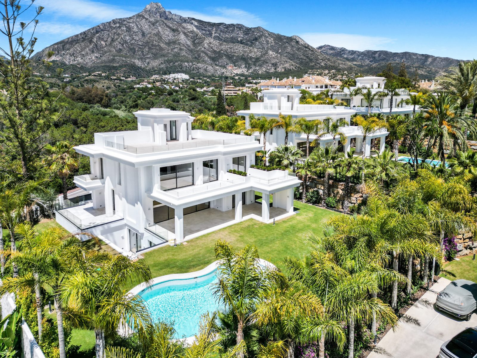 Elegant Villas in Marbella's Golden Mile – Lomas de Marbella Club - mibgroup.es