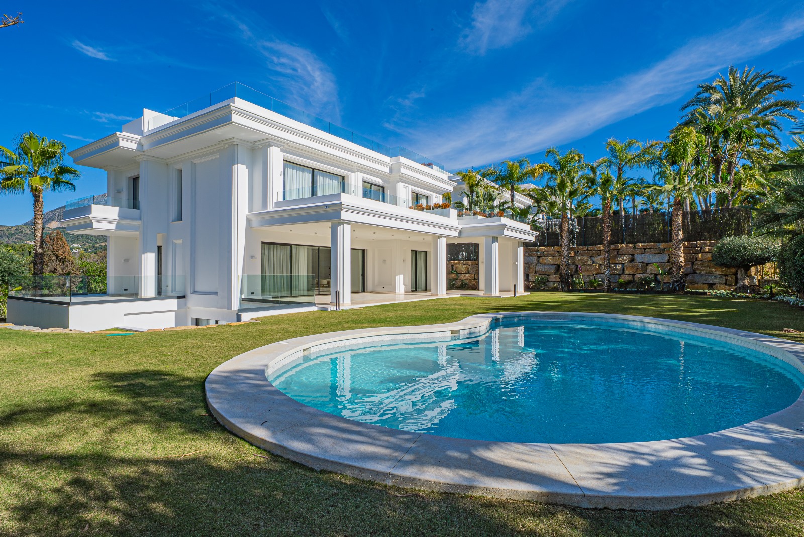Elegant Villas in Marbella's Golden Mile – Lomas de Marbella Club - mibgroup.es