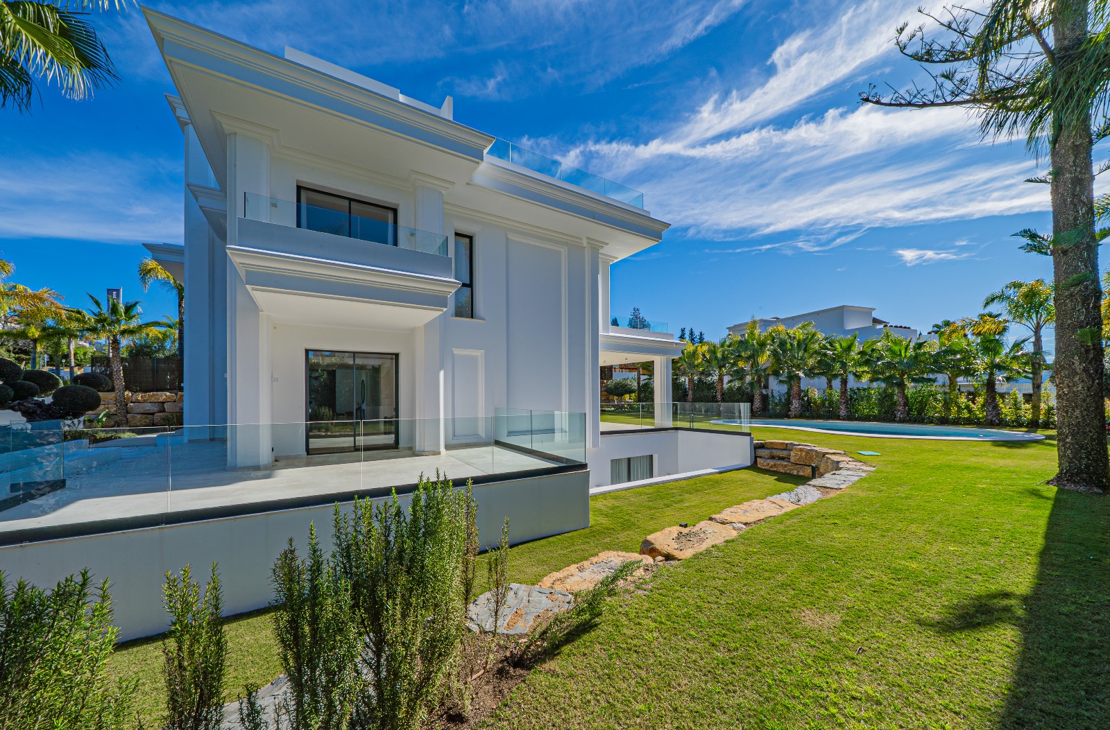 Elegant Villas in Marbella's Golden Mile – Lomas de Marbella Club - mibgroup.es