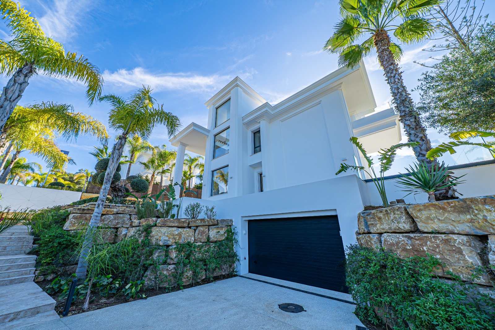 Elegant Villas in Marbella's Golden Mile – Lomas de Marbella Club - mibgroup.es