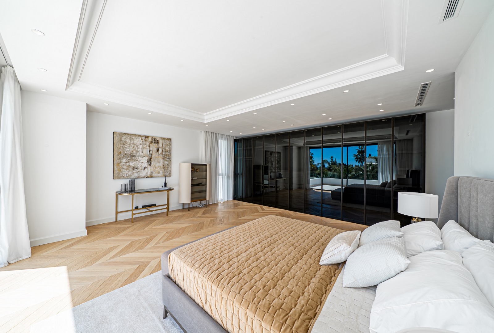 Elegant Villas in Marbella's Golden Mile – Lomas de Marbella Club - mibgroup.es