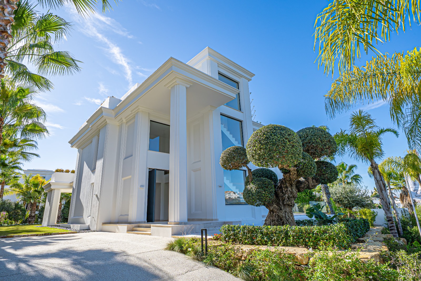 Elegant Villas in Marbella's Golden Mile – Lomas de Marbella Club - mibgroup.es