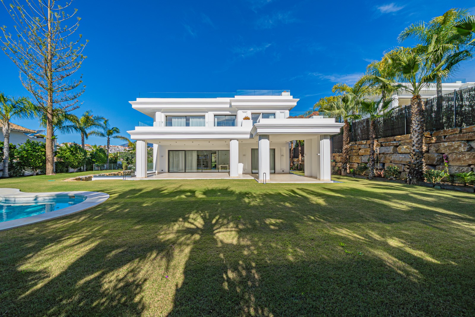 Elegant Villas in Marbella's Golden Mile – Lomas de Marbella Club - mibgroup.es