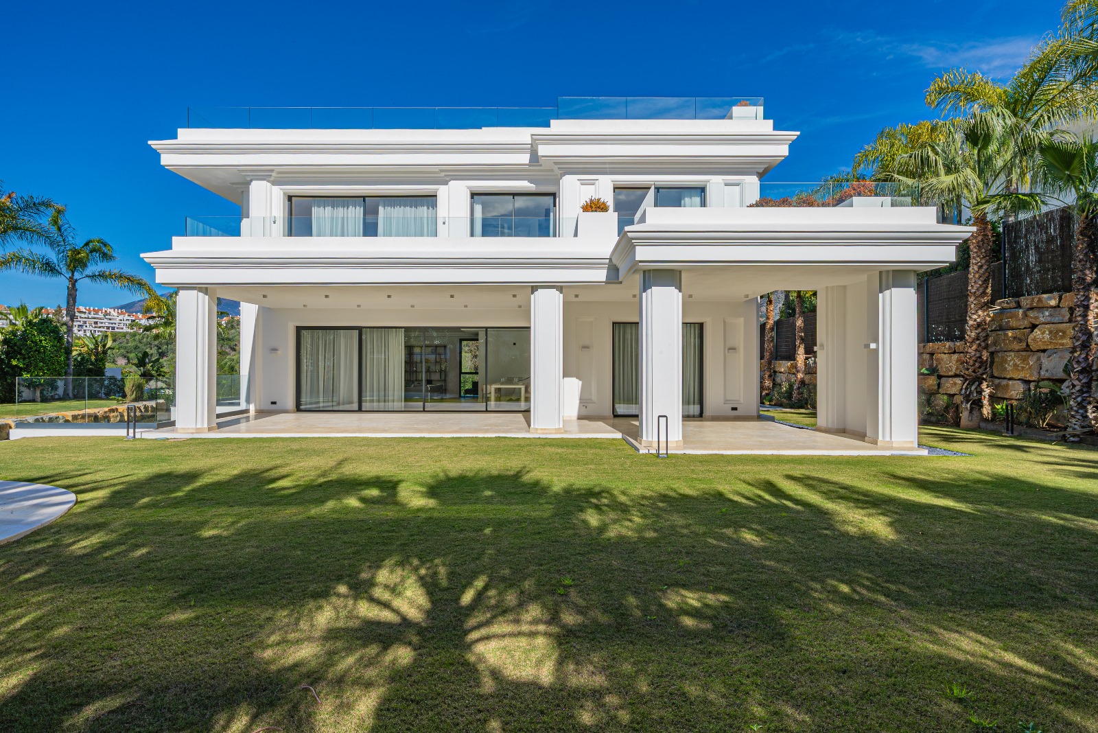 Elegant Villas in Marbella's Golden Mile – Lomas de Marbella Club - mibgroup.es