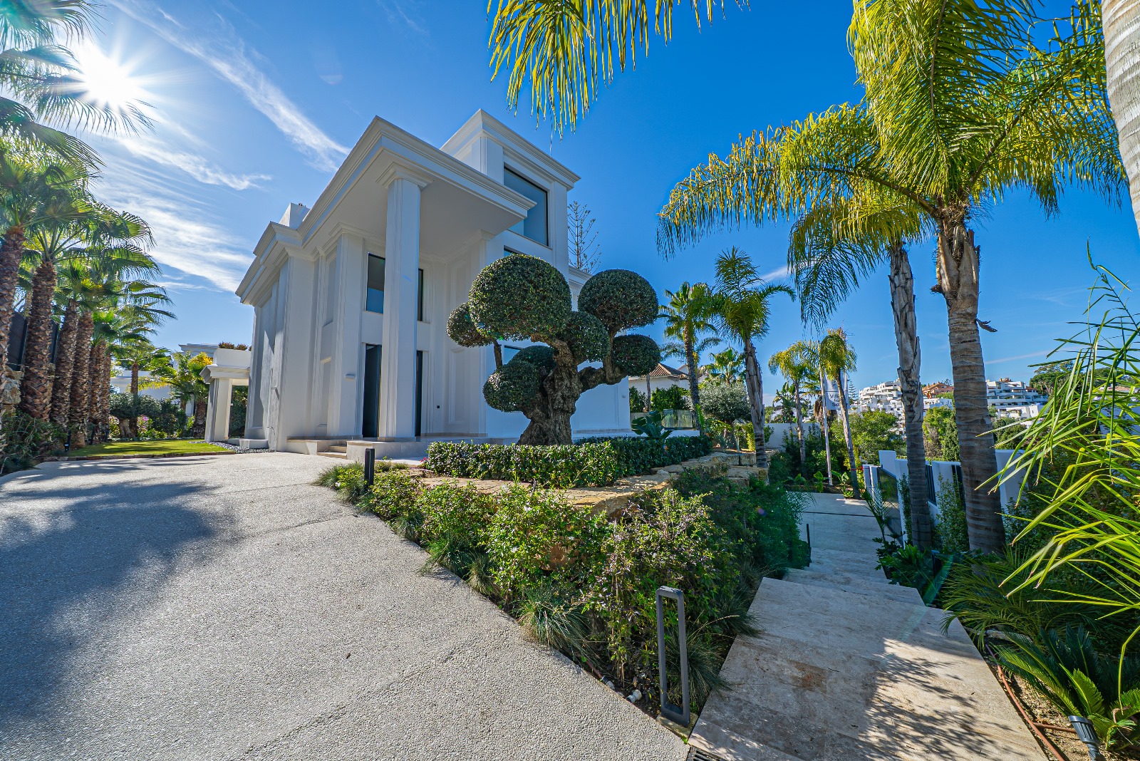 Elegant Villas in Marbella's Golden Mile – Lomas de Marbella Club - mibgroup.es