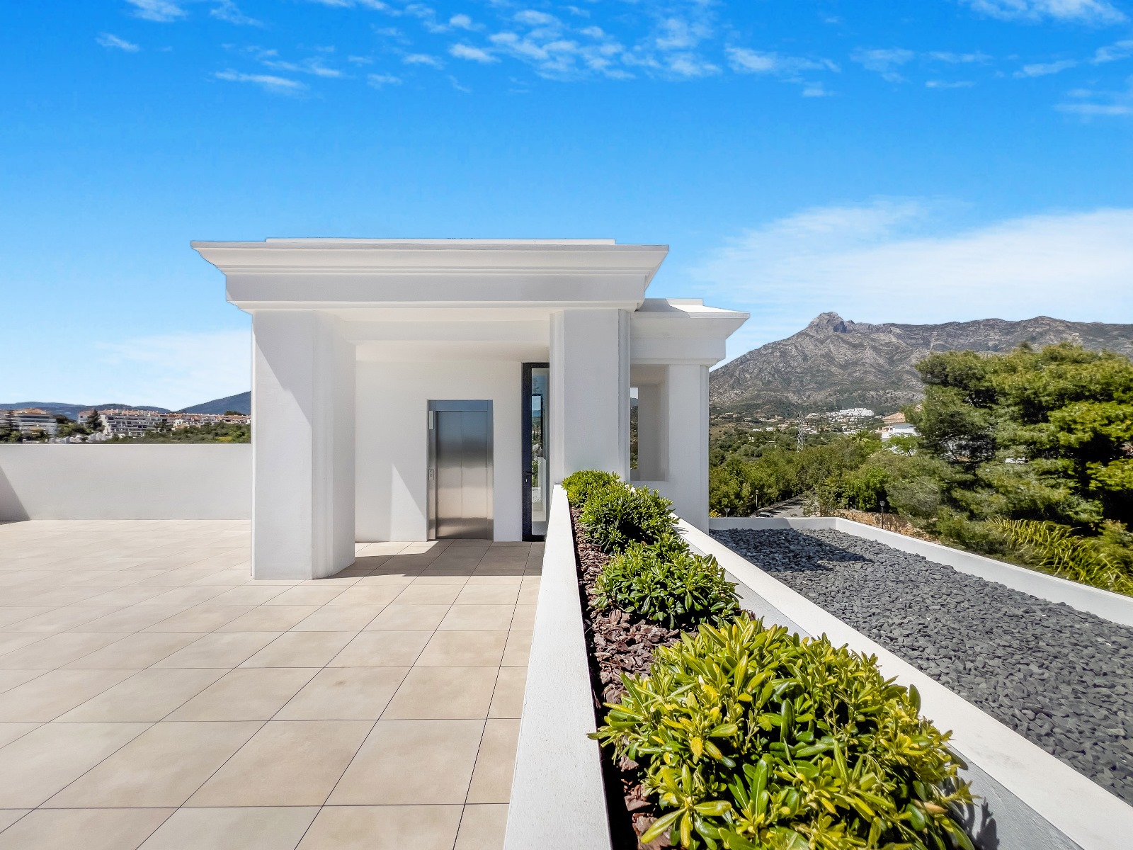 Elegant Villas in Marbella's Golden Mile – Lomas de Marbella Club - mibgroup.es