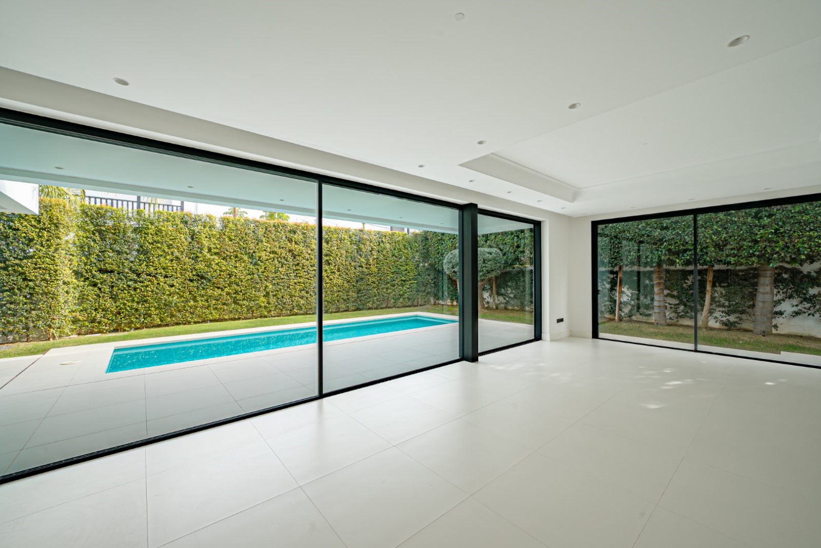 Modern Villa in Marbella’s Golden Mile – 100m from the Beach, Walk to Puerto Banús - mibgroup.es