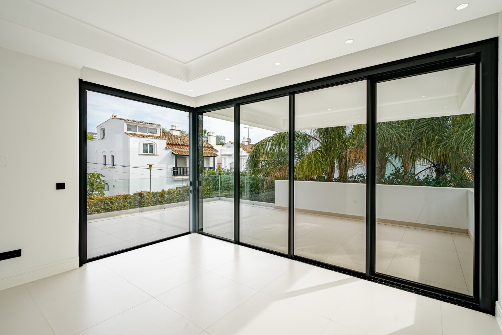 Modern Villa in Marbella’s Golden Mile – 100m from the Beach, Walk to Puerto Banús - mibgroup.es