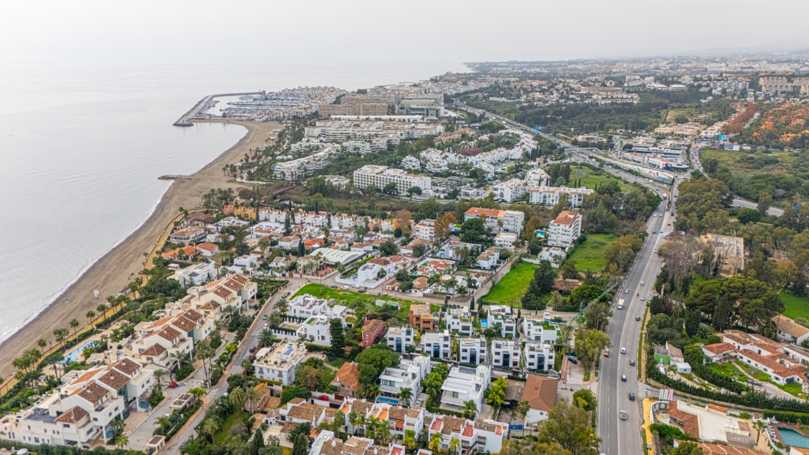 Modern Villa in Marbella’s Golden Mile – 100m from the Beach, Walk to Puerto Banús - mibgroup.es