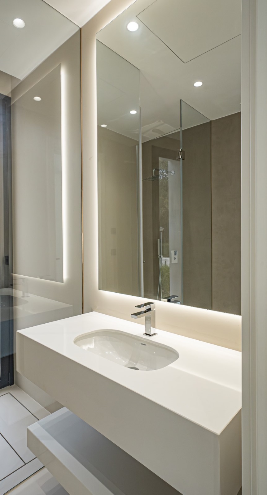 Villa Moderna en la Milla de Oro de Marbella – A Solo 100 m de la Playa, Cerca de Puerto Banús - mibgroup.es