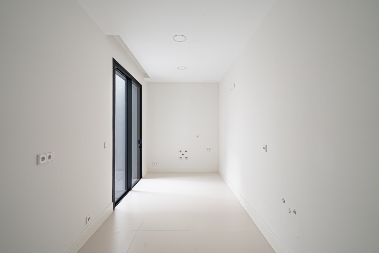 Modern Villa in Marbella’s Golden Mile – 100m from the Beach, Walk to Puerto Banús - mibgroup.es