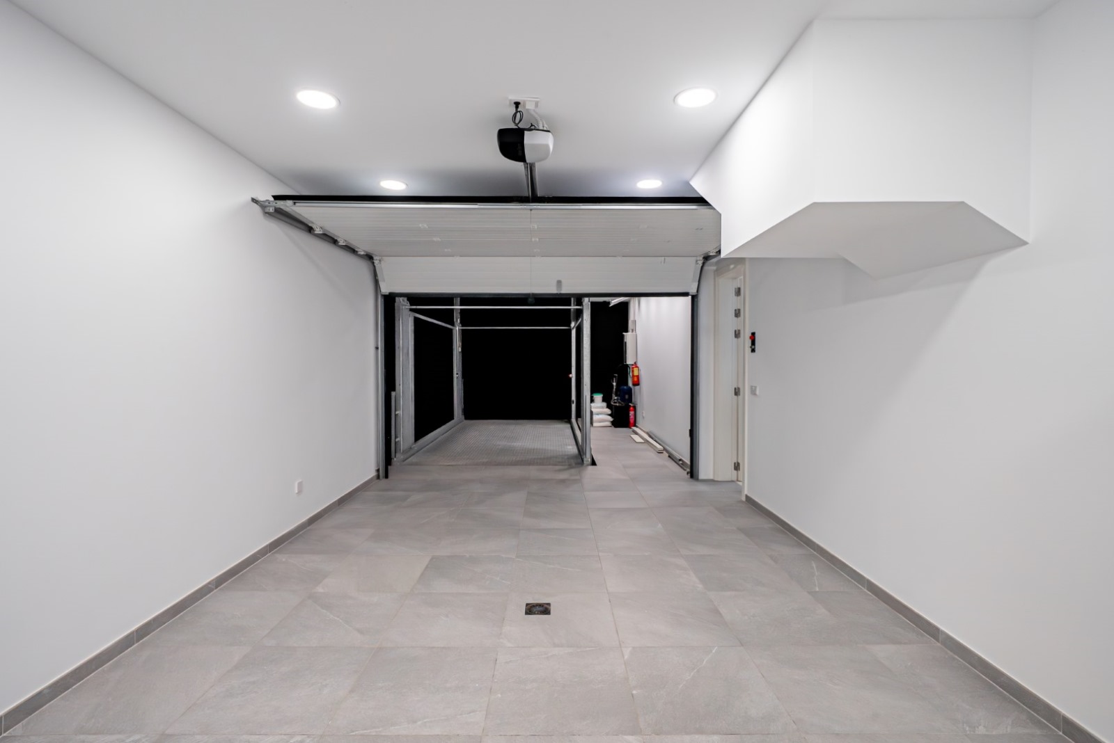 Modern Villa in Marbella’s Golden Mile – 100m from the Beach, Walk to Puerto Banús - mibgroup.es