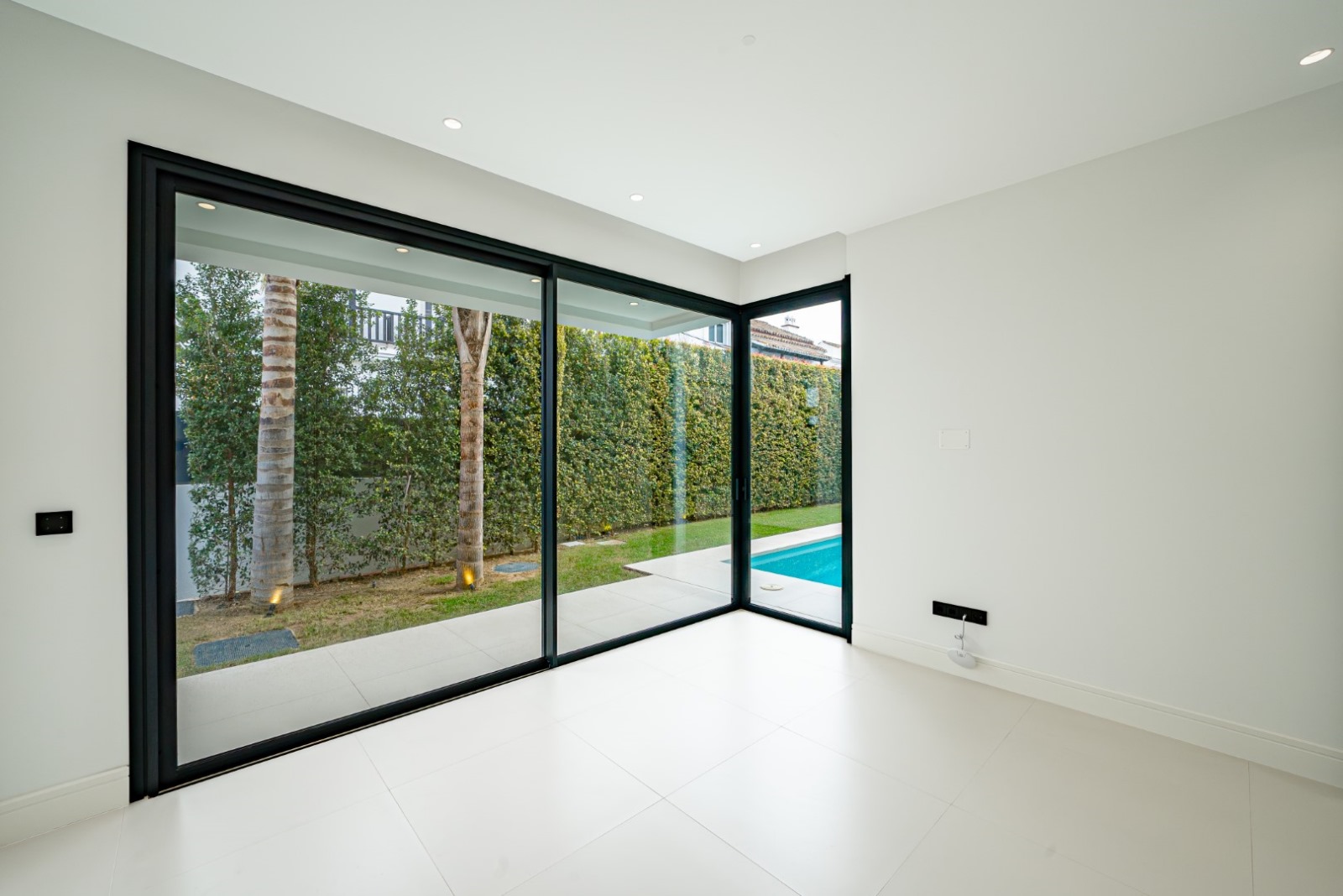 Modern Villa in Marbella’s Golden Mile – 100m from the Beach, Walk to Puerto Banús - mibgroup.es