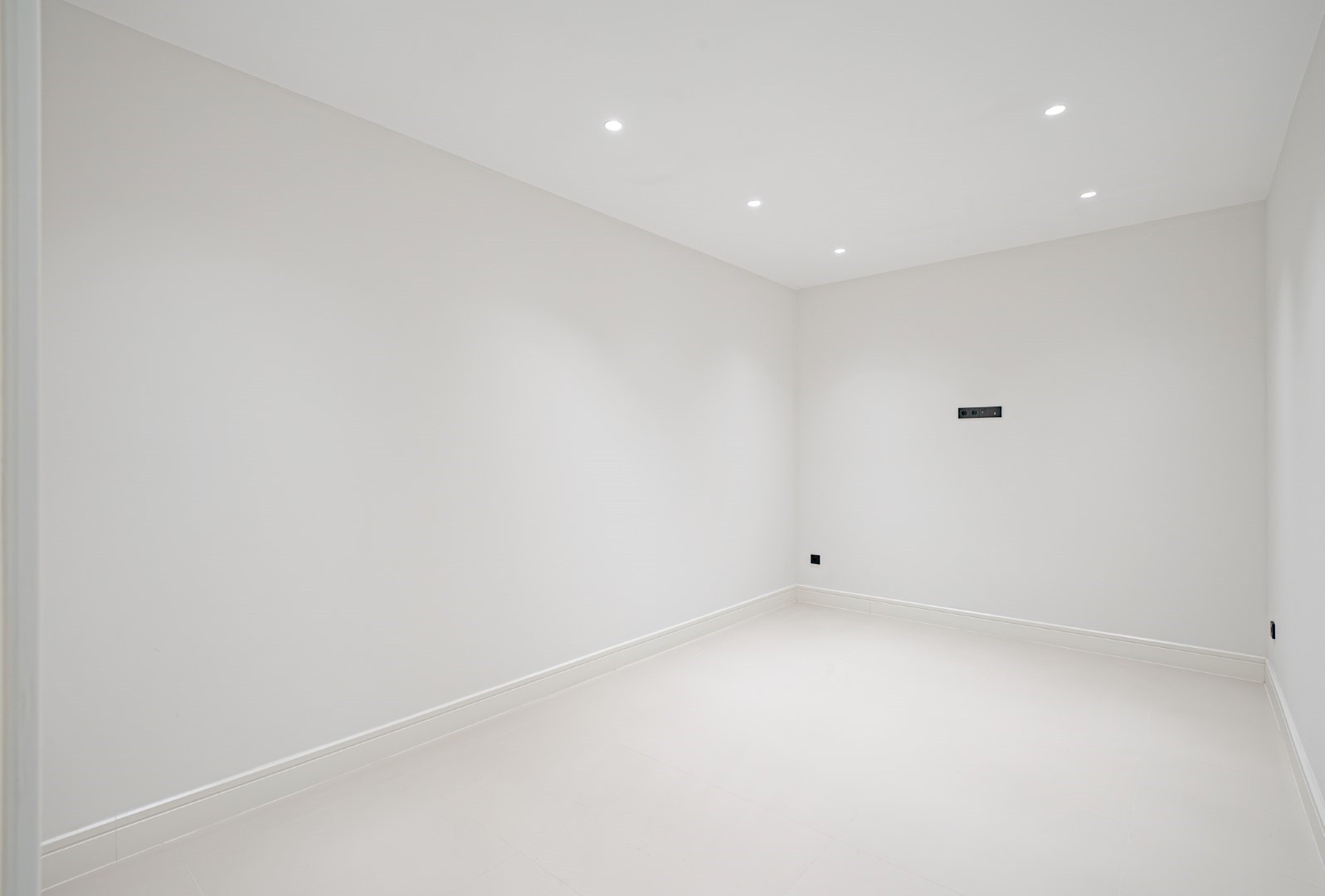 Modern Villa in Marbella’s Golden Mile – 100m from the Beach, Walk to Puerto Banús - mibgroup.es