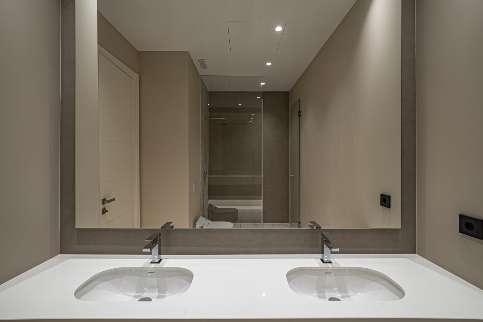 Modern Villa in Marbella’s Golden Mile – 100m from the Beach, Walk to Puerto Banús - mibgroup.es