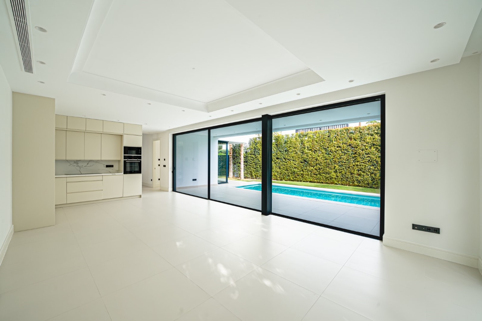 Modern Villa in Marbella’s Golden Mile – 100m from the Beach, Walk to Puerto Banús - mibgroup.es