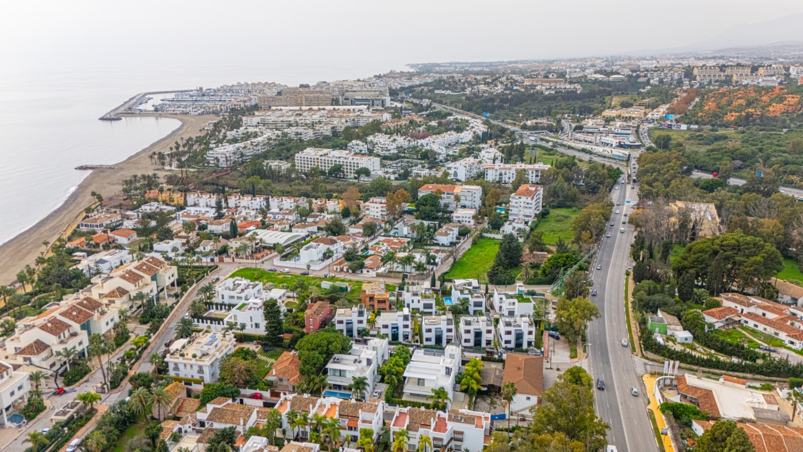 Modern Villa in Marbella’s Golden Mile – 100m from the Beach, Walk to Puerto Banús - mibgroup.es